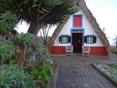 Traditionelles Reetdachhaus auf Madeira_Maerz2015